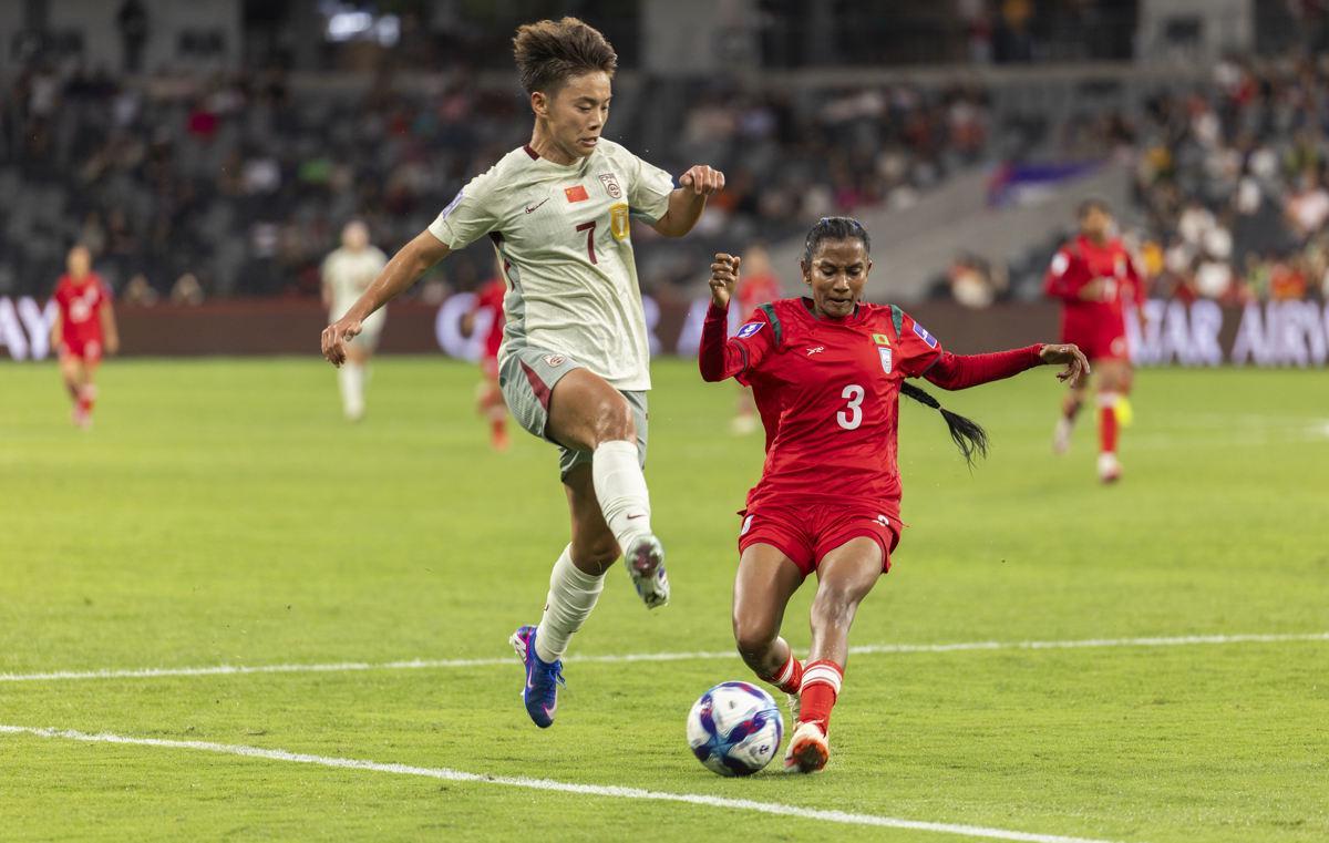 球探体育即时比分直播-王霜献上世界波，中国女足亚洲杯“开门红”，2比0战胜孟加拉国女足