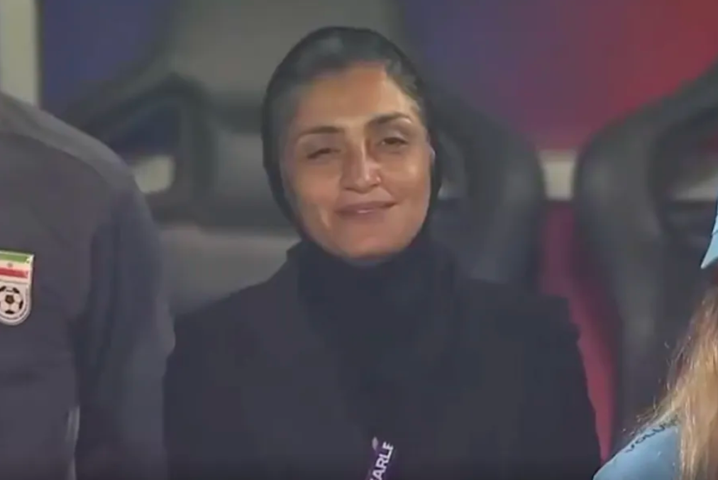 球探体育下载-女足亚洲杯争议一幕！伊朗女足赛前集体拒绝唱国歌，主帅面带微笑