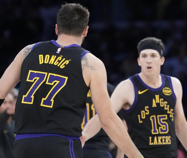 球探体育比分网-东契奇：跟里夫斯搭档让比赛如此轻松，我们是超棒的二人组